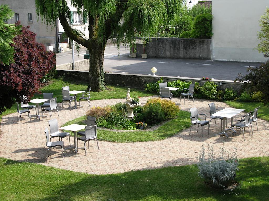 La Bonne Auberge Ségny Buitenkant foto