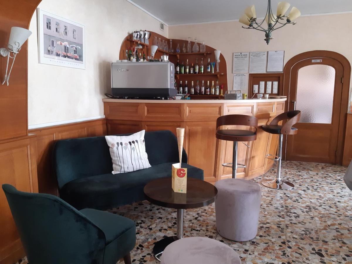 La Bonne Auberge Ségny Buitenkant foto