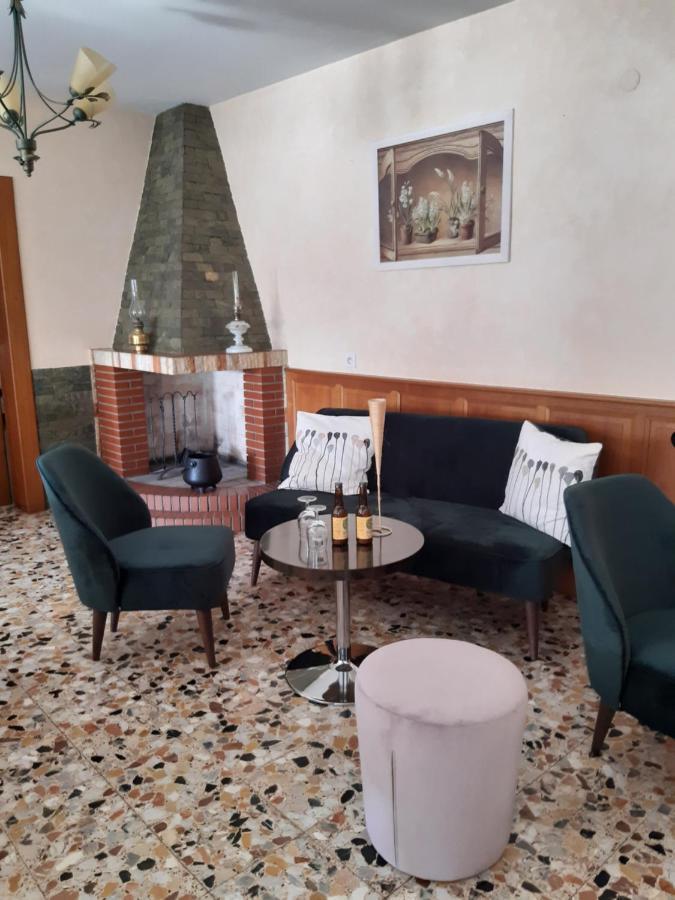 La Bonne Auberge Ségny Buitenkant foto