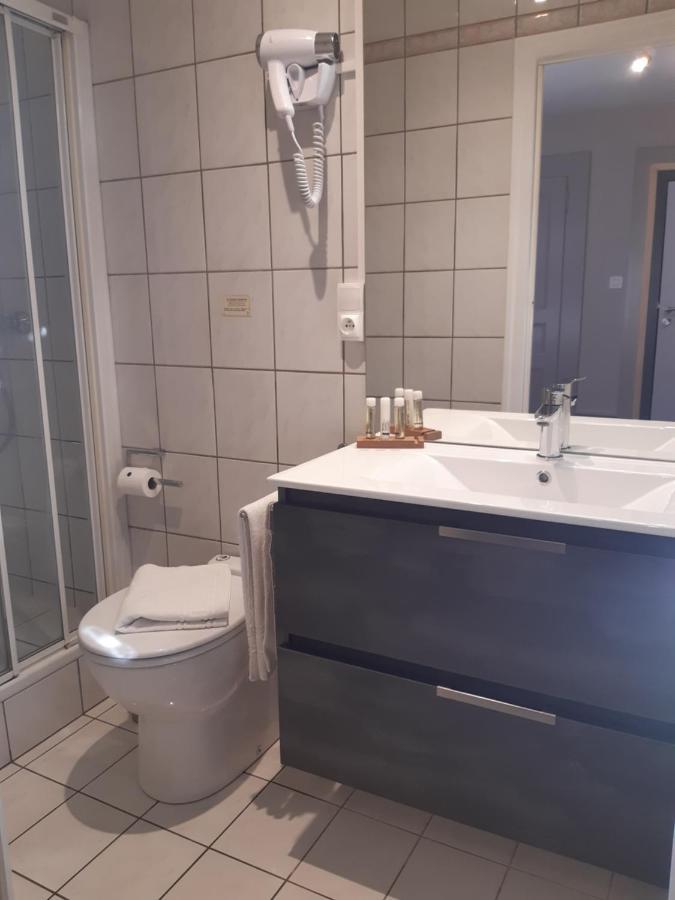 La Bonne Auberge Ségny Buitenkant foto